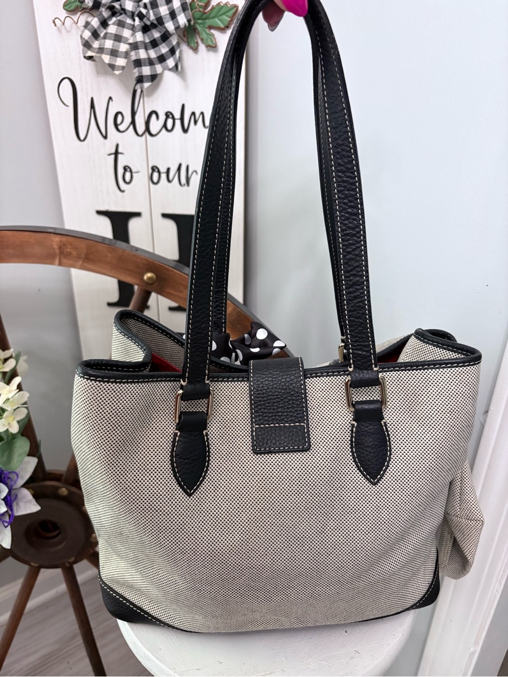 🖤 Dooney & Bourke Black and Cream Tan colored tote with coin bag & keyring 🖤 - Picture 2 of 11